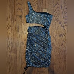Sparkly Sequin Dress, Cut Out Midriff, Above Knee, One Shoulder, Silver/Black